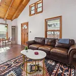 Serene, Stylish, Pied-a-terre Holiday home *