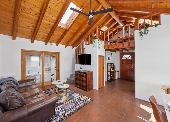Serene, Stylish, Central Pied-A-Terre
