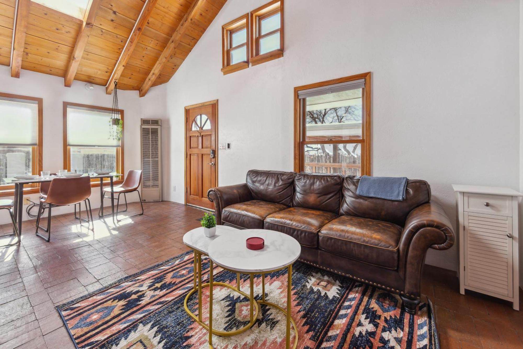 Serene, Stylish, Pied-a-terre Holiday home *